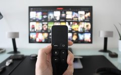 Licence application narrowcasting